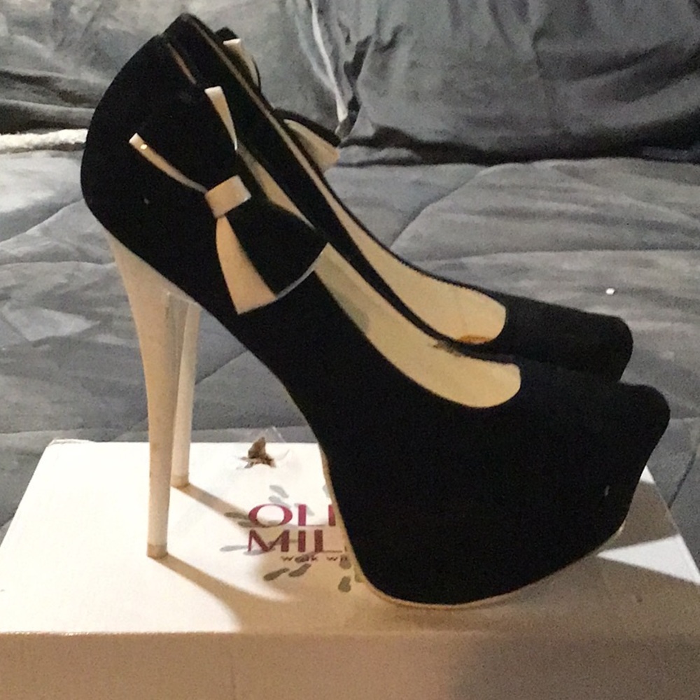 Black and White Alba stilettos